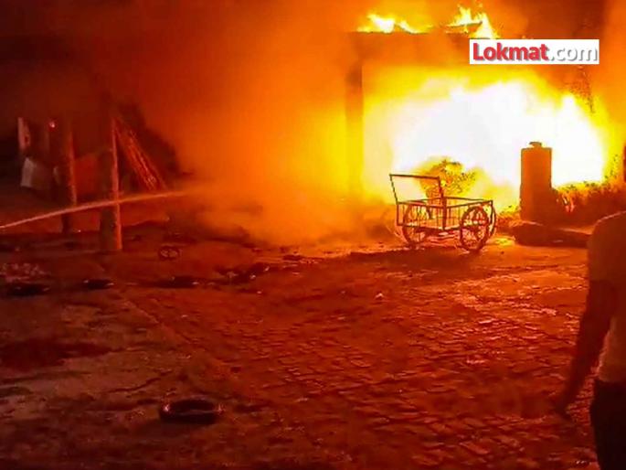 Fire breaks out, tire remolding company catches fire; short circuit in warehouse, ginning cotton burns | आगीचा भडका, टायर रिमोल्डिंग कंपनी पेटली; भंडारबोडीत शॉर्टसर्किट, जिनिंगचा कापूस जळाला Fire breaks out, tire remolding company catches fire; short circuit in warehouse, ginning cotton burns | आगीचा भडका, टायर रिमोल्डिंग कंपनी पेटली; भंडारबोडीत शॉर्टसर्किट, जिनिंगचा कापूस जळाला