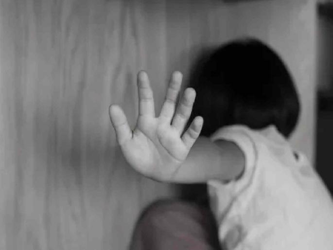 11-year-old girl sexually abused by lawyer; Arrested under POCSO | मुलीच्या वयाच्या ११ वर्षीय बालिकेवर वकिलाकडून अत्याचार; पोक्सोखाली अटक 11-year-old girl sexually abused by lawyer; Arrested under POCSO | मुलीच्या वयाच्या ११ वर्षीय बालिकेवर वकिलाकडून अत्याचार; पोक्सोखाली अटक