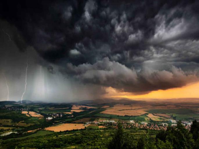 Vidarbha to experience thunder, storms and hailstorms for the next two days | विदर्भात पुढचे दाेन दिवस विजांचा कडकडाट, वादळ अन् होणार गारपीटही Vidarbha to experience thunder, storms and hailstorms for the next two days | विदर्भात पुढचे दाेन दिवस विजांचा कडकडाट, वादळ अन् होणार गारपीटही