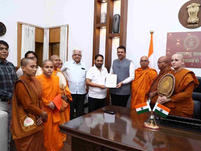 Mahabodhi Mahavihara should be handed over to the Buddhist community. | महाबोधी महाविहार बौद्ध समाजाच्या ताब्यात द्यावा Mahabodhi Mahavihara should be handed over to the Buddhist community. | महाबोधी महाविहार बौद्ध समाजाच्या ताब्यात द्यावा