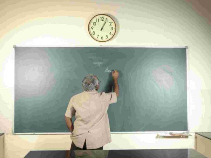 15,000 per month to teachers after retirement; Placement in a low enrollment school | निवृत्तीनंतर शिक्षकांना महिन्याला १५ हजार; कमी पटसंख्येच्या शाळेत नियुक्ती 15,000 per month to teachers after retirement; Placement in a low enrollment school | निवृत्तीनंतर शिक्षकांना महिन्याला १५ हजार; कमी पटसंख्येच्या शाळेत नियुक्ती