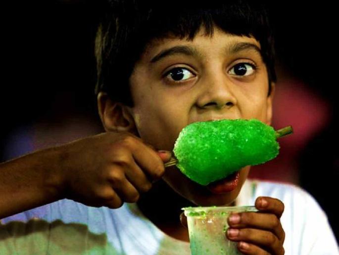 Eating ice gola in summer? Read this before giving ice gola to your kids | उन्हाळ्यात आइसगोळा खाताय? मुलांना आइसगोळा देण्याआधी हे वाचा Eating ice gola in summer? Read this before giving ice gola to your kids | उन्हाळ्यात आइसगोळा खाताय? मुलांना आइसगोळा देण्याआधी हे वाचा