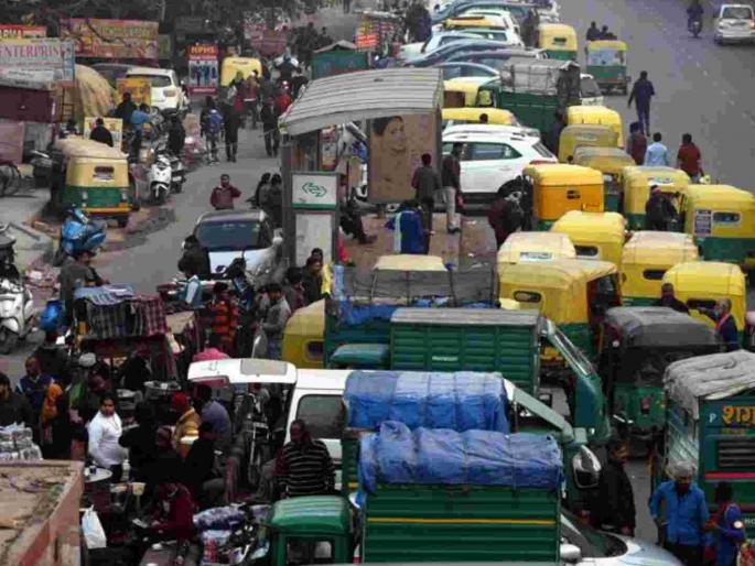 No place to stand; Where will the vehicle be kept? | पाय ठेवायला जागा नाही; वाहन कोठे ठेवणार ?