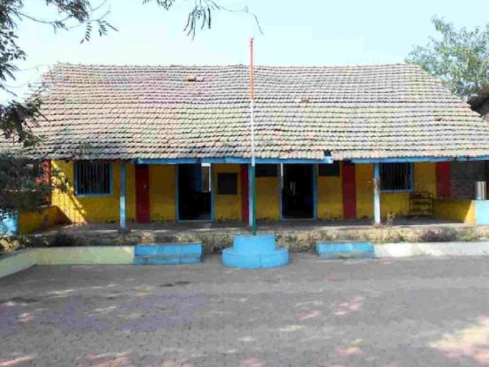 The repair of Zilla Parishad schools got time because of the polling stations | जिल्हा परिषद शाळांच्या दुरुस्तीला मतदान केंद्रांमुळे मिळाला मुहूर्त The repair of Zilla Parishad schools got time because of the polling stations | जिल्हा परिषद शाळांच्या दुरुस्तीला मतदान केंद्रांमुळे मिळाला मुहूर्त