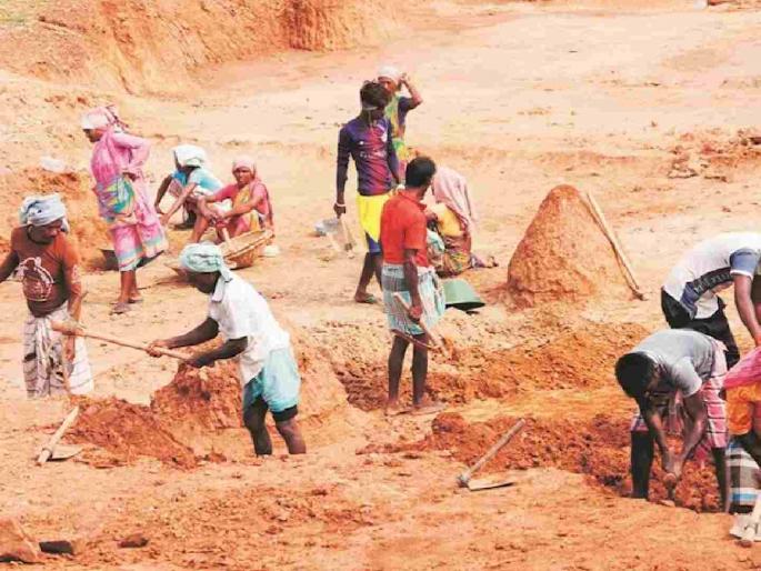 When will the payment of 200 crores to the laborers? Funds are not available | मजुरांचे २०० कोटींचे पेमेंट होणार केव्हा? निधीच उपलब्ध नाही When will the payment of 200 crores to the laborers? Funds are not available | मजुरांचे २०० कोटींचे पेमेंट होणार केव्हा? निधीच उपलब्ध नाही