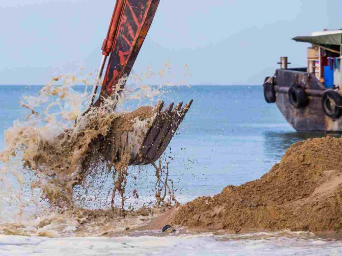 Smugglers' new fund, transporting minor minerals on a single pass all day long? | तस्करांचा नवीन फंडा, एकाच पासवर गौण खनिजांची दिवसभर वाहतूक ?