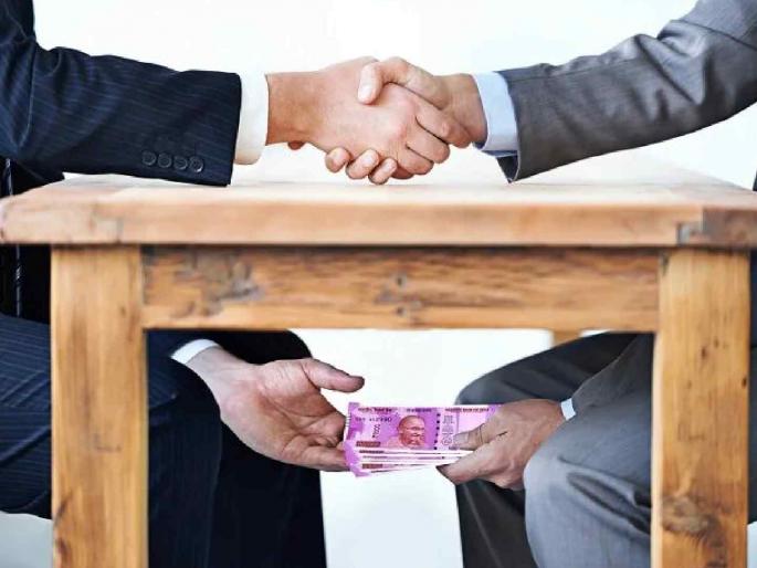 The passerby was hammering teak trees; Demand trap on the forester of Parthwada | सागवानाची झाडे हॅमर करून देत होता पास; परतवाड्याच्या वनपालावर डिमांड ट्रॅप