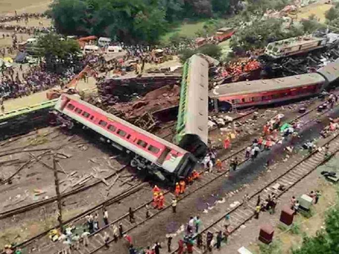 Shocking.. 294 people were crushed by railway trains in a year; The statistics of crushing animals are shocking | धक्कादायक.. रेल्वे गाड्यांनी वर्षभरात २९४ जणांना चिरडले; जनावरांना चिरडण्याची आकडेवारी थरारक Shocking.. 294 people were crushed by railway trains in a year; The statistics of crushing animals are shocking | धक्कादायक.. रेल्वे गाड्यांनी वर्षभरात २९४ जणांना चिरडले; जनावरांना चिरडण्याची आकडेवारी थरारक