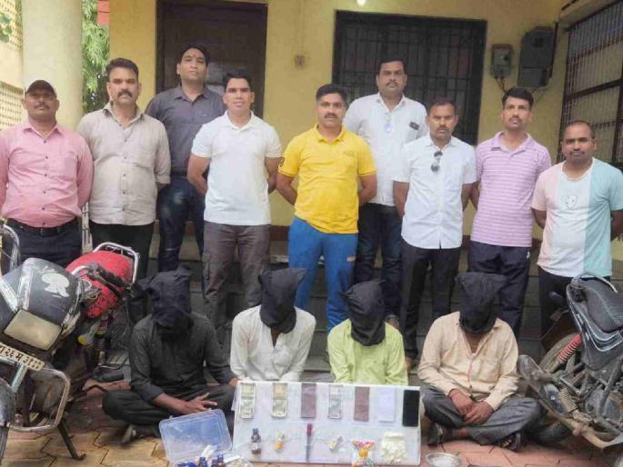 Gang involved in making fake Rs 500 notes busted; LCB arrests five people | ५०० रुपयांच्या बनावट नाेटा बनविणारी टाेळी जेरबंद; एलसीबीने केले पाच जणांना अटक Gang involved in making fake Rs 500 notes busted; LCB arrests five people | ५०० रुपयांच्या बनावट नाेटा बनविणारी टाेळी जेरबंद; एलसीबीने केले पाच जणांना अटक