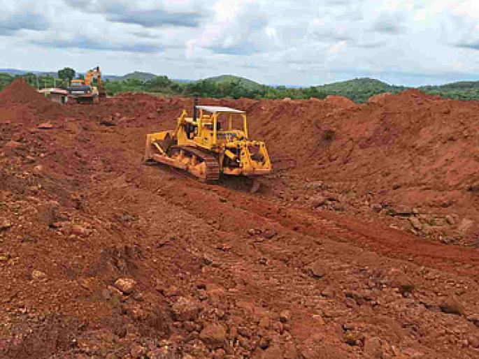 Murum scam; 2 lakh brass was mined with a permit worth 8 thousand brass | मुरूम घोटाळा; ८ हजार ब्रासच्या परवानगीतून २ लाख ब्रासचे झाले उत्खनन