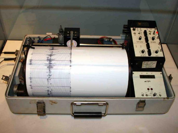 Administration wakes up after earthquake! 'Seismograph' system in Amravati closed for six years; How will earthquakes be recorded? | भूकंपानंतर प्रशासनाला जाग ! अमरावतीतील 'सिस्मोग्राफ' यंत्रणा सहा वर्षांपासून बंद; कशी होणार भूकंपाची नोंद? Administration wakes up after earthquake! 'Seismograph' system in Amravati closed for six years; How will earthquakes be recorded? | भूकंपानंतर प्रशासनाला जाग ! अमरावतीतील 'सिस्मोग्राफ' यंत्रणा सहा वर्षांपासून बंद; कशी होणार भूकंपाची नोंद?