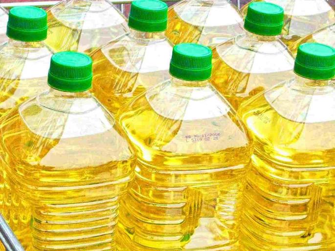 Festive season begins, edible oil becomes expensive! Housewives' budgets hit | सणासुदीचा हंगाम सुरू, खाद्यतेल महागले! गृहिणींच्या बजेटला फटका Festive season begins, edible oil becomes expensive! Housewives' budgets hit | सणासुदीचा हंगाम सुरू, खाद्यतेल महागले! गृहिणींच्या बजेटला फटका