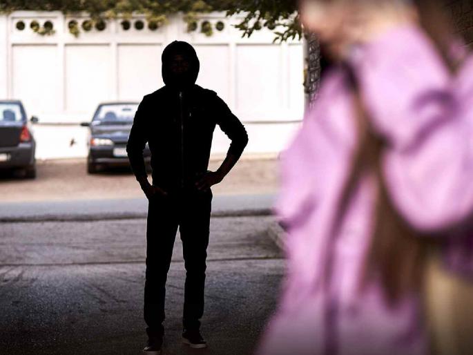 Crime : Outrageous incident in Nagpur! He slit the throat of a minor student out of one-sided love | Crime : नागपुरात संतापजनक घटना ! एकतर्फी प्रेमातून त्याने अल्पवयीन विद्यार्थिनीचा चिरला गळा Crime : Outrageous incident in Nagpur! He slit the throat of a minor student out of one-sided love | Crime : नागपुरात संतापजनक घटना ! एकतर्फी प्रेमातून त्याने अल्पवयीन विद्यार्थिनीचा चिरला गळा