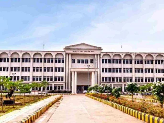 Notice issued to the company conducting the examination, director's charge removed; Vice Chancellor takes immediate action | परीक्षा राबविणाऱ्या कंपनीला नाेटीस, संचालकांचा प्रभार हटवला; कुलगुरूंची ताबडताेब कारवाई Notice issued to the company conducting the examination, director's charge removed; Vice Chancellor takes immediate action | परीक्षा राबविणाऱ्या कंपनीला नाेटीस, संचालकांचा प्रभार हटवला; कुलगुरूंची ताबडताेब कारवाई