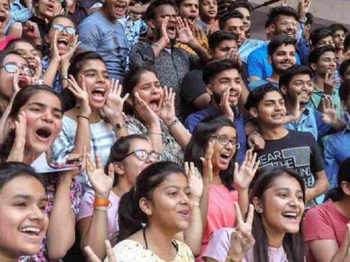 The percentage of 'Distinction' in the 10th class results has decreased, the lowest mark in five years, the number of students passing the category has decreased | दहावीच्या निकालात 'डिस्टिंक्शन'चा टक्का घटला, पाच वर्षांतील नीचांक, श्रेणीत उत्तीर्ण विद्यार्थी संख्येत घट The percentage of 'Distinction' in the 10th class results has decreased, the lowest mark in five years, the number of students passing the category has decreased | दहावीच्या निकालात 'डिस्टिंक्शन'चा टक्का घटला, पाच वर्षांतील नीचांक, श्रेणीत उत्तीर्ण विद्यार्थी संख्येत घट