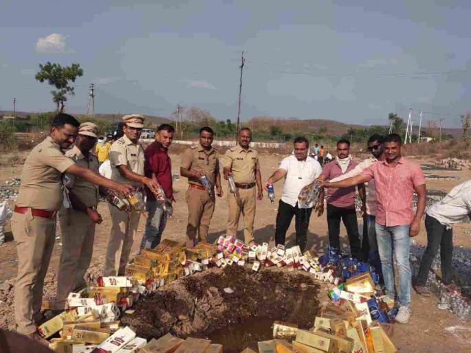 Liquor worth Rs 48 lakhs seized from 22 police stations destroyed | २२ पोलिस ठाण्यातील जप्त केलेली ४८ लाखांची दारू केली नष्ट Liquor worth Rs 48 lakhs seized from 22 police stations destroyed | २२ पोलिस ठाण्यातील जप्त केलेली ४८ लाखांची दारू केली नष्ट