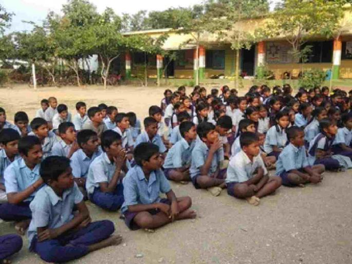 39 schools in Bhandara district on verge of closure due to new set of norms | नवीन संचमान्यतेमुळे भंडारा जिल्ह्यातील ३९ शाळा बंद पडण्याच्या मार्गावर 39 schools in Bhandara district on verge of closure due to new set of norms | नवीन संचमान्यतेमुळे भंडारा जिल्ह्यातील ३९ शाळा बंद पडण्याच्या मार्गावर