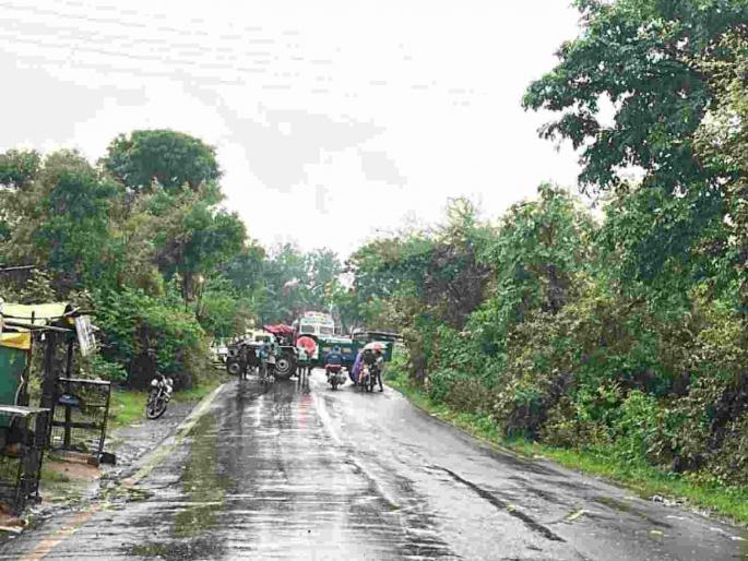 Flood in Bawanthadi: Traffic closed on Maharashtra-Madhya Pradesh interstate bridge | बावणथडीला पूर : महाराष्ट्र-मध्यप्रदेश आंतरराज्य पुलावरून वाहतूक बंद Flood in Bawanthadi: Traffic closed on Maharashtra-Madhya Pradesh interstate bridge | बावणथडीला पूर : महाराष्ट्र-मध्यप्रदेश आंतरराज्य पुलावरून वाहतूक बंद