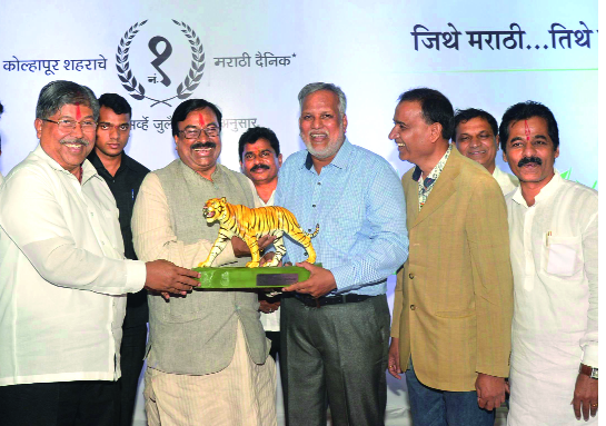 Happy anniversary of 'Lokmat' | ‘लोकमत’वर शुभेच्छांचा वर्षाव