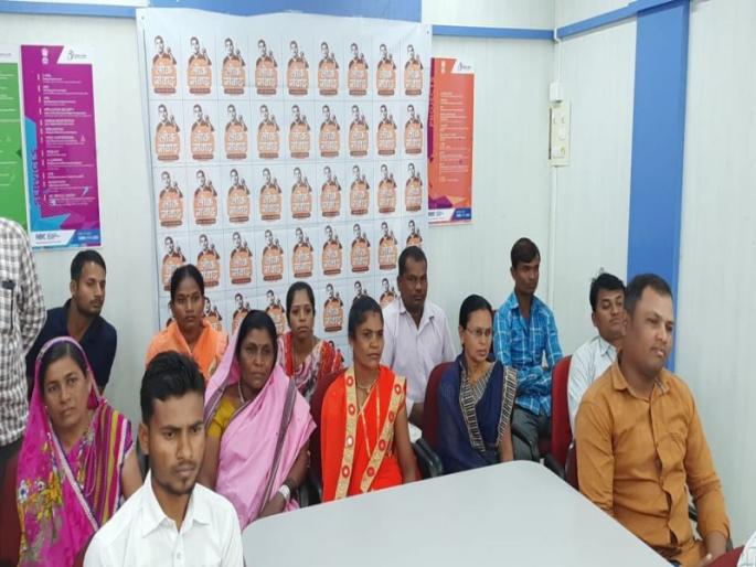 Interaction with the three beneficiaries from remote areas | दुर्गम भागातील तीन लाभाथ्र्याशी साधला मुख्यमंत्र्यांशी संवाद Interaction with the three beneficiaries from remote areas | दुर्गम भागातील तीन लाभाथ्र्याशी साधला मुख्यमंत्र्यांशी संवाद