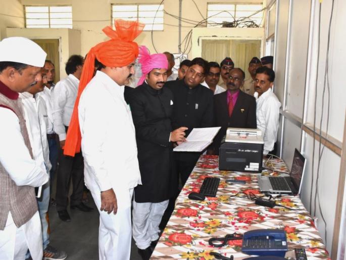 'E-Democracy' Cell is implemented in the Washim District Collectorate | वाशिम जिल्हाधिकारी कार्यालयात ‘ई-लोकशाही’ कक्ष कार्यान्वित 'E-Democracy' Cell is implemented in the Washim District Collectorate | वाशिम जिल्हाधिकारी कार्यालयात ‘ई-लोकशाही’ कक्ष कार्यान्वित