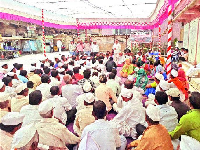 Bhor tehsil office: Movement of Neera Devghar bandhita | भोर तहसील कार्यालय : नीरा देवघर बाधितांचे आंदोलन  Bhor tehsil office: Movement of Neera Devghar bandhita | भोर तहसील कार्यालय : नीरा देवघर बाधितांचे आंदोलन