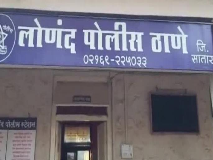 Children, not taking care of daughter in law, complaint of old age in Satara; The police took four people into custody | Satara: मुले, सुना सांभाळत नाहीत, वृध्देची तक्रार; पोलिसांनी चौघांना घेतलं ताब्यात Children, not taking care of daughter in law, complaint of old age in Satara; The police took four people into custody | Satara: मुले, सुना सांभाळत नाहीत, वृध्देची तक्रार; पोलिसांनी चौघांना घेतलं ताब्यात