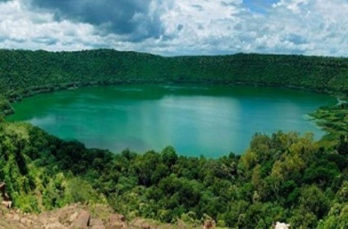 Begin the chemical dissociation of Lonar crater | लोणार सरोवरातील पाण्याच्या रासायनिक पृथ:करणास प्रारंभ Begin the chemical dissociation of Lonar crater | लोणार सरोवरातील पाण्याच्या रासायनिक पृथ:करणास प्रारंभ