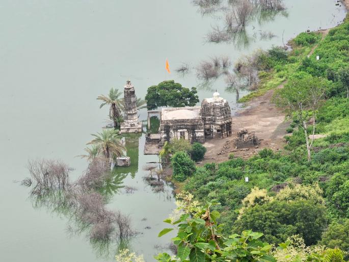 preparations for navratri festival at kamalja mata temple in lonar lake | लोणार सरोवरातील कमळजा माता मंदिरात नवरात्र उत्सवाची तयारी preparations for navratri festival at kamalja mata temple in lonar lake | लोणार सरोवरातील कमळजा माता मंदिरात नवरात्र उत्सवाची तयारी