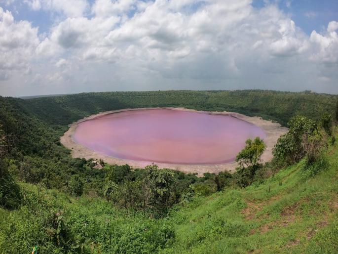 What a surprise for the world, we release sewage into it, the color of the lake has changed! | जे जगासाठी आश्चर्य त्यात आपण सांडपाणी सोडतो, सरोवराचा रंगच बदलला! What a surprise for the world, we release sewage into it, the color of the lake has changed! | जे जगासाठी आश्चर्य त्यात आपण सांडपाणी सोडतो, सरोवराचा रंगच बदलला!