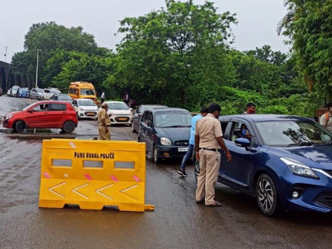 Celebrating Thirty First in Pink Winter Lonavala Khandala are full of tourists | गुलाबी थंडीत थर्टी फस्टचे सेलिब्रेशन; पर्यटकांच्या गर्दीने लोणावळा, खंडाळा हाऊसफुल्ल Celebrating Thirty First in Pink Winter Lonavala Khandala are full of tourists | गुलाबी थंडीत थर्टी फस्टचे सेलिब्रेशन; पर्यटकांच्या गर्दीने लोणावळा, खंडाळा हाऊसफुल्ल
