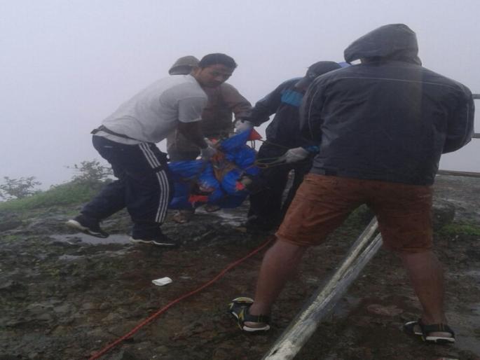 Youth killed in Lions Poet; Bodies found after three days | लायन्स पॉईटच्या दरीत पडून युवक ठार; तीन दिवसांनी सापडला मृतदेह Youth killed in Lions Poet; Bodies found after three days | लायन्स पॉईटच्या दरीत पडून युवक ठार; तीन दिवसांनी सापडला मृतदेह