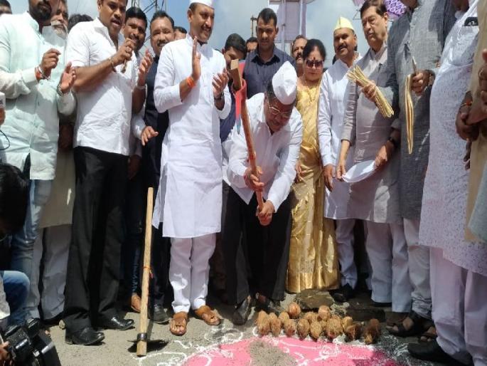 Maharashtra's first hybrid Annuity road project Bhumi Pujan in Lonavla | महाराष्ट्रातील पहिल्या हायब्रीड अॅन्युटी रस्ता प्रकल्पाचे लोणावळ्यात भूमिपुजन Maharashtra's first hybrid Annuity road project Bhumi Pujan in Lonavla | महाराष्ट्रातील पहिल्या हायब्रीड अॅन्युटी रस्ता प्रकल्पाचे लोणावळ्यात भूमिपुजन