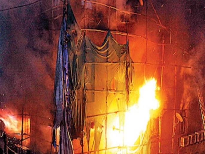 Dombivlikra's home was raised from ancestral house, large scale economic losses | डोंबिवलीकराचे परदेशात वंशद्वेषातून पेटवले घर, मोठ्या प्रमाणात आर्थिक नुकसान  Dombivlikra's home was raised from ancestral house, large scale economic losses | डोंबिवलीकराचे परदेशात वंशद्वेषातून पेटवले घर, मोठ्या प्रमाणात आर्थिक नुकसान