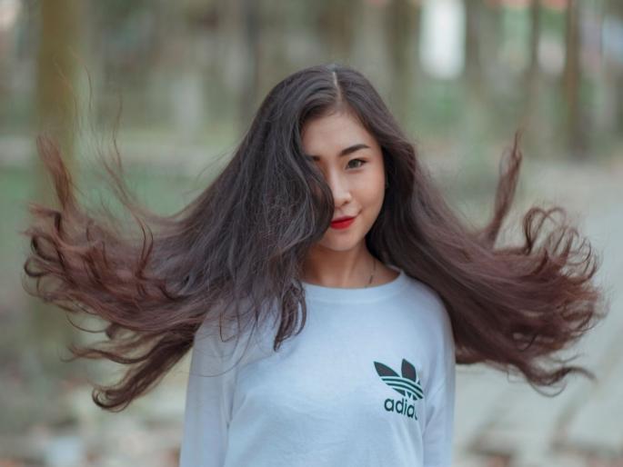 If you want long hair increase blood circulation in scalp | लांब आणि चमकदार केसांसाठी करा 'हा' सोपा उपाय! If you want long hair increase blood circulation in scalp | लांब आणि चमकदार केसांसाठी करा 'हा' सोपा उपाय!
