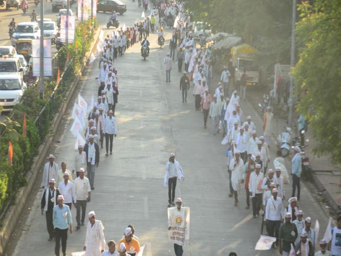 Log march of project victims on Nagpur Vidhan Bhavan Thousands of project affected farmers participated | नागपूर विधानभवनावर निघाला प्रकल्पग्रस्तांचा लॉग मार्च; हजारो प्रकल्पग्रस्त शेतकरी सहभागी Log march of project victims on Nagpur Vidhan Bhavan Thousands of project affected farmers participated | नागपूर विधानभवनावर निघाला प्रकल्पग्रस्तांचा लॉग मार्च; हजारो प्रकल्पग्रस्त शेतकरी सहभागी