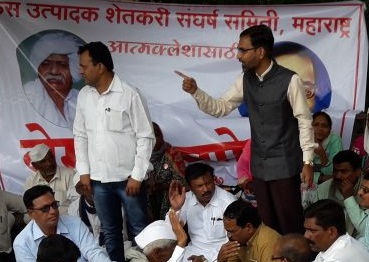 Do not suppress the agitation of farmers - Ajit Navale's criticism | लोणीत आत्मक्लेश : विखेंनी शेतक-यांचे आंदोलन दडपू नये-अजित नवले यांची टीका Do not suppress the agitation of farmers - Ajit Navale's criticism | लोणीत आत्मक्लेश : विखेंनी शेतक-यांचे आंदोलन दडपू नये-अजित नवले यांची टीका