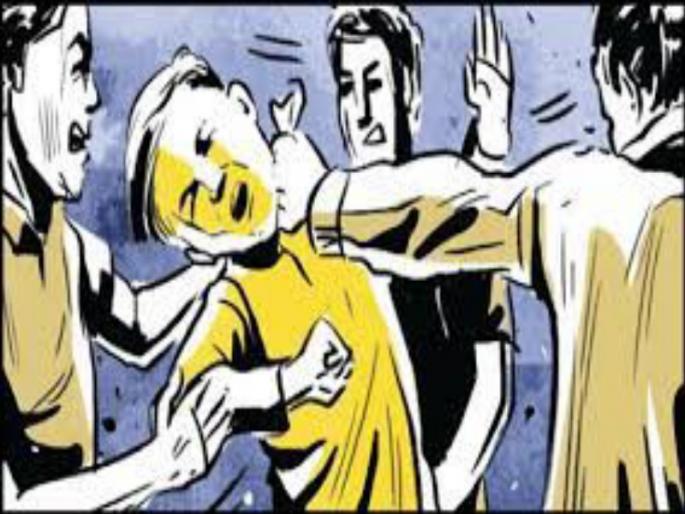 Why fill the potholes on the road? Saying this, the site engineer was kicked and punched; Crimes filed against 8 persons | रस्त्यावरील खड्डे का बुजवतो? असे म्हणत साईट इंजिनियरला लाथा बुक्क्यांनी मारहाण; ८ जणांवर गुन्हा दाखल Why fill the potholes on the road? Saying this, the site engineer was kicked and punched; Crimes filed against 8 persons | रस्त्यावरील खड्डे का बुजवतो? असे म्हणत साईट इंजिनियरला लाथा बुक्क्यांनी मारहाण; ८ जणांवर गुन्हा दाखल