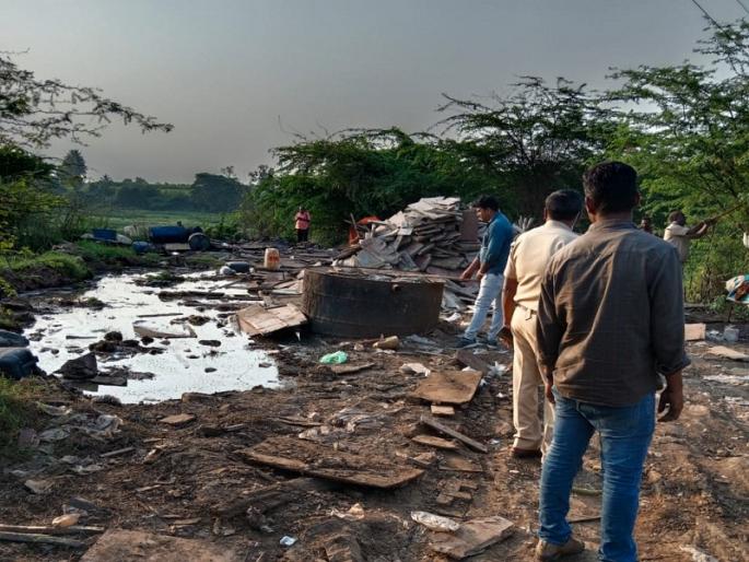 illegal hand made liquor destroyed loni Kalbhor Police | लोणी काळभोरमध्ये पोलिसांची मोठी कारवाई; अवैधपणे चालणारा हातभटटी दारुचा अड्डा केला नष्ट