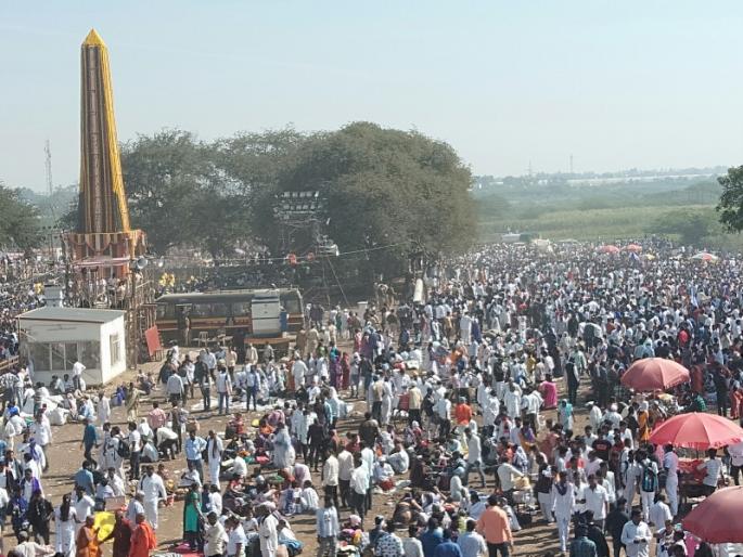 well crowd of Bhimasagar at Koregaon Bhima for Vijayadin greetings in peaceful | कोरेगाव भीमा येथे मानवंदनेसाठी अलोट भीमसागर : शांततेत विजयदिन अभिवादन well crowd of Bhimasagar at Koregaon Bhima for Vijayadin greetings in peaceful | कोरेगाव भीमा येथे मानवंदनेसाठी अलोट भीमसागर : शांततेत विजयदिन अभिवादन