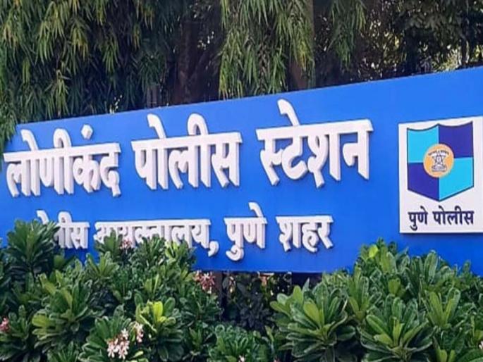 Attempt to set fire again in the police station itself Angry young man steps on the police | पुन्हा पोलीस ठाण्यातच पेटवून घेण्याचा प्रयत्न; पोलिसांवर नाराज तरुणाचे पाऊल Attempt to set fire again in the police station itself Angry young man steps on the police | पुन्हा पोलीस ठाण्यातच पेटवून घेण्याचा प्रयत्न; पोलिसांवर नाराज तरुणाचे पाऊल