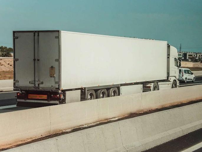 london 39 bodies found in lorry container in essex | लंडनमध्ये लॉरी कंटेनरमध्ये सापडले 39 जणांचे मृतदेह; परिसरात उडाली खळबळ london 39 bodies found in lorry container in essex | लंडनमध्ये लॉरी कंटेनरमध्ये सापडले 39 जणांचे मृतदेह; परिसरात उडाली खळबळ