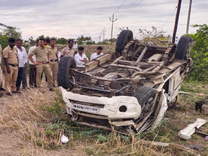 Car accident while overtaking, one killed, seven injured, Accident near Lodhawade in Satara | Satara: विठ्ठलाच्या दर्शनाला निघालेल्या भाविकांवर काळाचा घाला; अपघातात एक ठार, सात जण जखमी Car accident while overtaking, one killed, seven injured, Accident near Lodhawade in Satara | Satara: विठ्ठलाच्या दर्शनाला निघालेल्या भाविकांवर काळाचा घाला; अपघातात एक ठार, सात जण जखमी