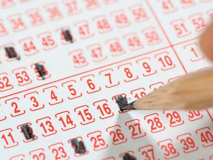 nagaland rickshaw puller wins lottery worth rupees 50 lakh | ...अन् एका रात्रीत 'त्या' रिक्षावाल्याचं नशीबच पालटलं; लागली 50 लाखांची लॉटरी nagaland rickshaw puller wins lottery worth rupees 50 lakh | ...अन् एका रात्रीत 'त्या' रिक्षावाल्याचं नशीबच पालटलं; लागली 50 लाखांची लॉटरी