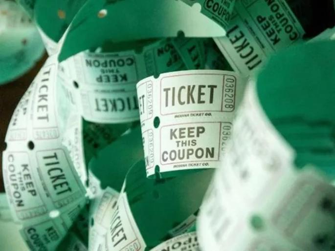 Fate joked! Woman wins Rs 190 crore lottery; But washed the pants that held the ticket | नशिबाने थट्टा मांडली! महिलेने 190 कोटींची लॉटरी जिंकली; पण तिकिट ठेवलेली पँट धुवून टाकली