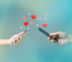 coronavirus : 10 reseons of fights in long distance love stories in corona time. | कोरोना काळात भांडणं  होण्याची 10 कारणं coronavirus : 10 reseons of fights in long distance love stories in corona time. | कोरोना काळात भांडणं  होण्याची 10 कारणं