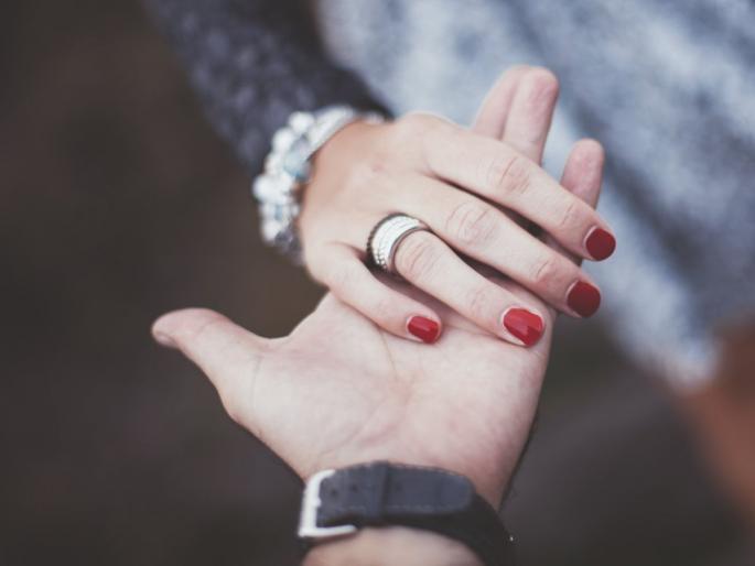 Girlfriend dismiss rape case against lover after he agrees to get married | प्रियकर लग्नास तयार झाल्याने प्रेयसीने घेतली बलात्काराची तक्रार मागे  Girlfriend dismiss rape case against lover after he agrees to get married | प्रियकर लग्नास तयार झाल्याने प्रेयसीने घेतली बलात्काराची तक्रार मागे