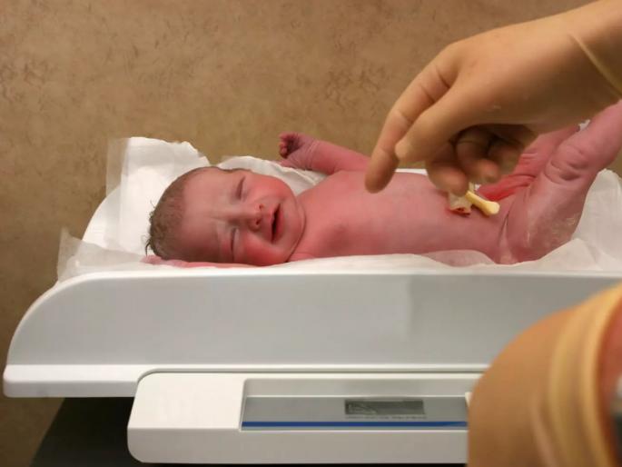 what are the reasons for low birth weight? | कमी वजनाचे बाळ जन्माला का येते?; त्यांची अधिक काळजी का घ्यावी लागते?... जाणून घ्या what are the reasons for low birth weight? | कमी वजनाचे बाळ जन्माला का येते?; त्यांची अधिक काळजी का घ्यावी लागते?... जाणून घ्या