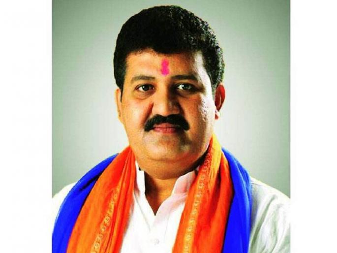 Proposal for recruitment of 400 posts in 'Food and Medicines'; Information of Minister Sanjay Rathod in Gadchiroli | 'अन्न व औषधी'मध्ये ४०० जागांच्या पदभरतीचा प्रस्ताव; मंत्री संजय राठोड यांची गडचिरोलीत माहिती Proposal for recruitment of 400 posts in 'Food and Medicines'; Information of Minister Sanjay Rathod in Gadchiroli | 'अन्न व औषधी'मध्ये ४०० जागांच्या पदभरतीचा प्रस्ताव; मंत्री संजय राठोड यांची गडचिरोलीत माहिती