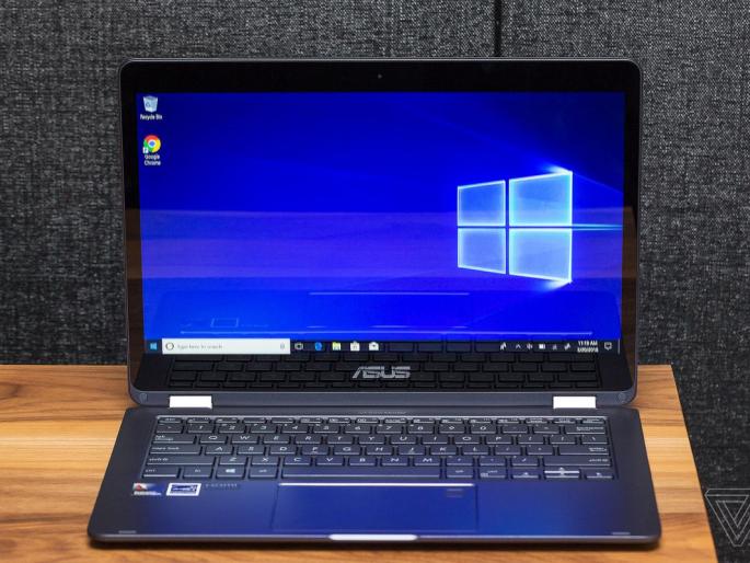 Two arrested for stealing a laptop | लॅपटॉप चोरणाऱ्या दोघांना अटक Two arrested for stealing a laptop | लॅपटॉप चोरणाऱ्या दोघांना अटक